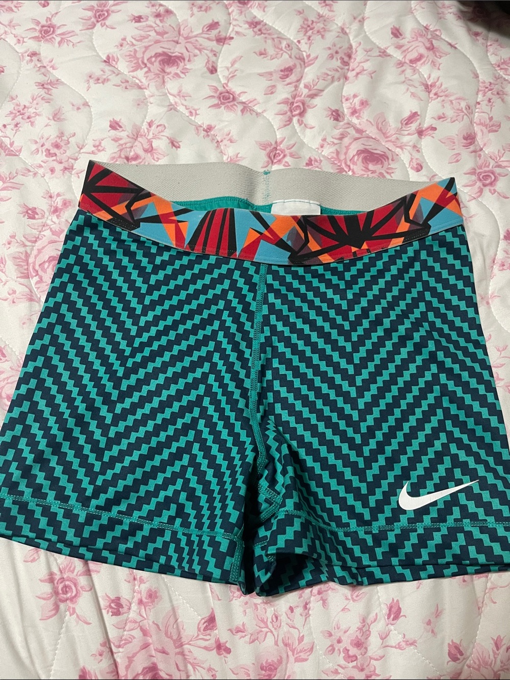 Nike Pro Women’s Teal Chevron-Print Athletic Shorts | Size Medium